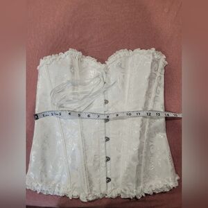 Elegant White Lace-Up Corset